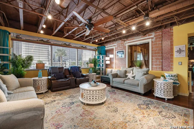 901 Upper Broadway #APT 201 Corpus Christi, TX 78401