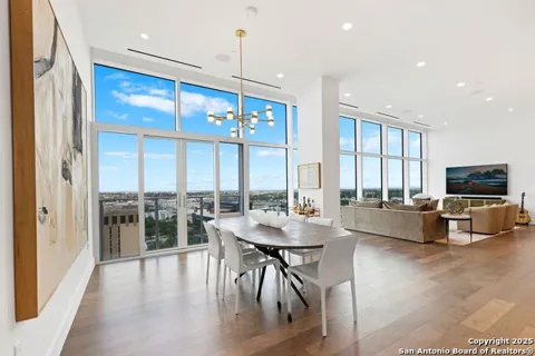123 Lexington #1806