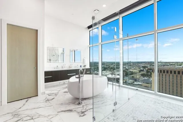 123 Lexington #1806 San Antonio, TX 78205