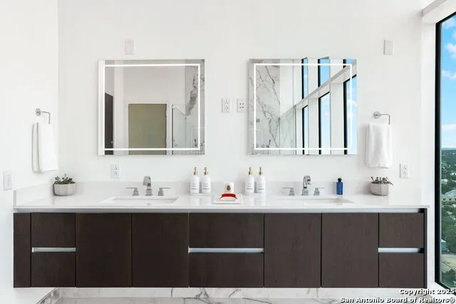 123 Lexington #1806 San Antonio, TX 78205