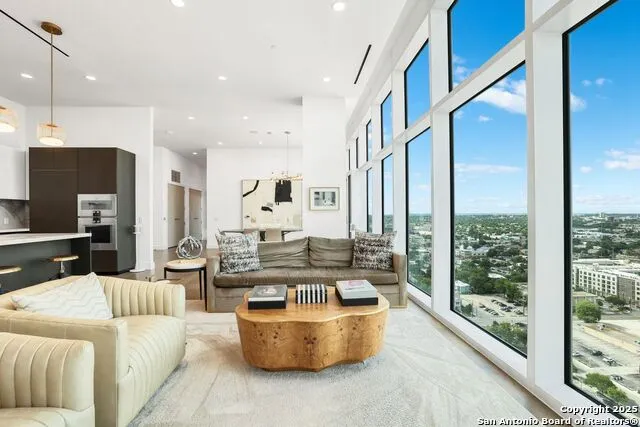 123 Lexington #1806 San Antonio, TX 78205