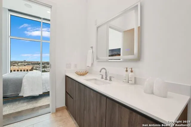 123 Lexington #1806 San Antonio, TX 78205