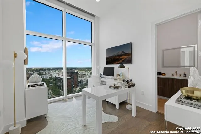 123 Lexington #1806 San Antonio, TX 78205