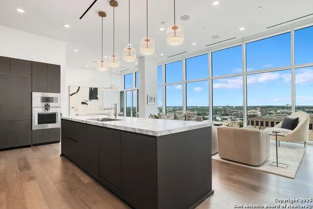 123 Lexington #1806 San Antonio, TX 78205