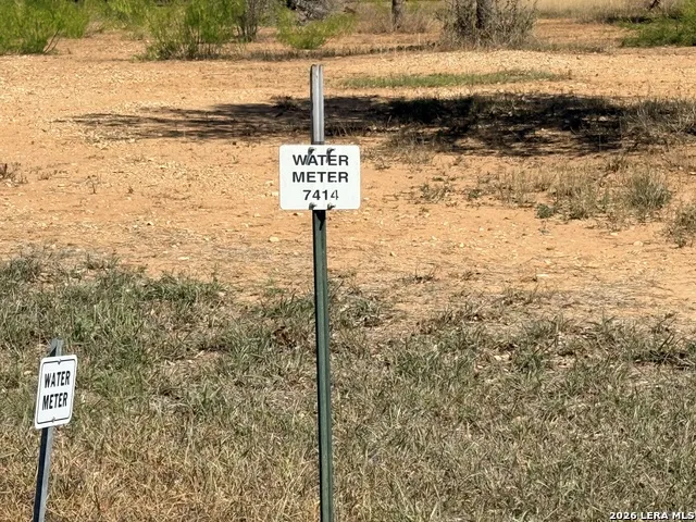 160 W Medium Meadow Lytle, TX 78052