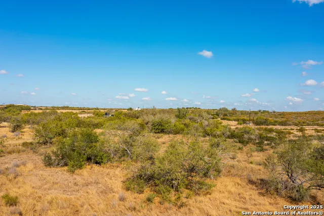 CR 652 Cr 652 Devine, TX 78016