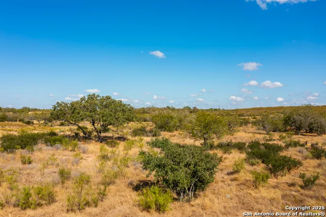CR 652 Cr 652 Devine, TX 78016