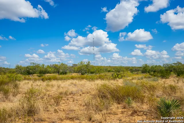 CR 652 Cr 652 Devine, TX 78016