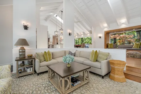 807 Wild Oak Drive