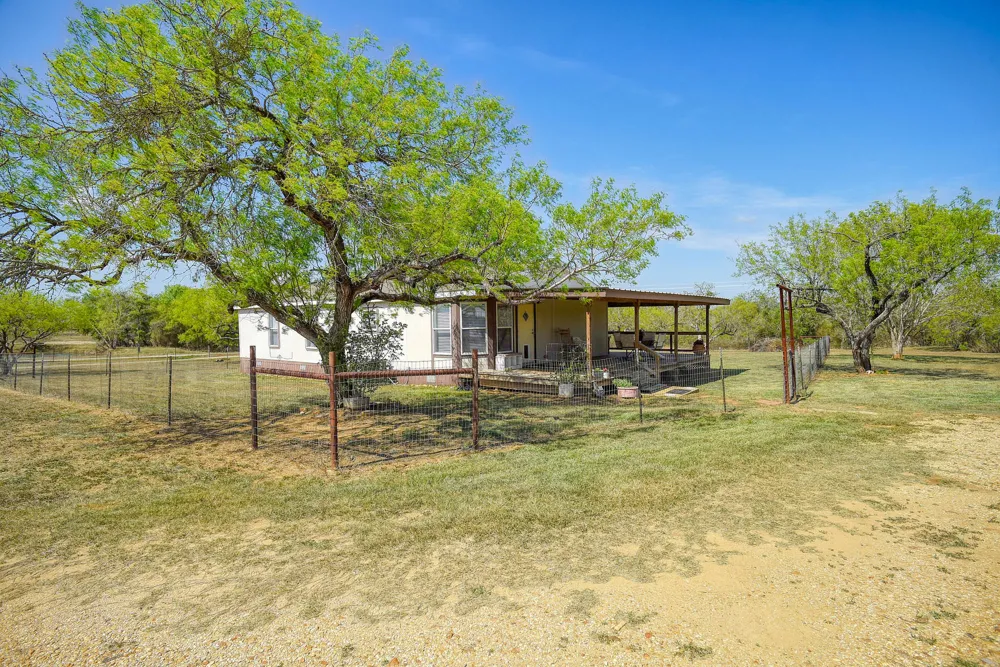 4495 Taylorsville Road Red Rock, TX 78662