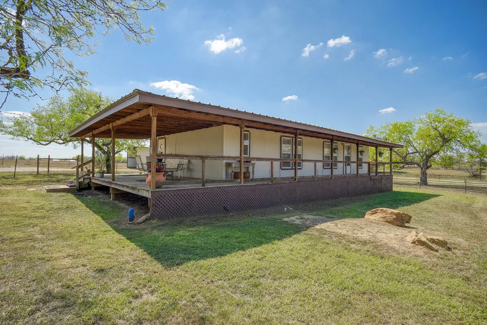 4495 Taylorsville Road Red Rock, TX 78662