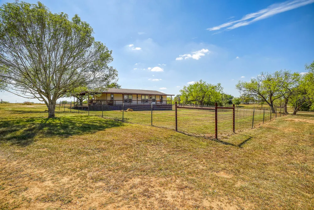 4495 Taylorsville Road Red Rock, TX 78662