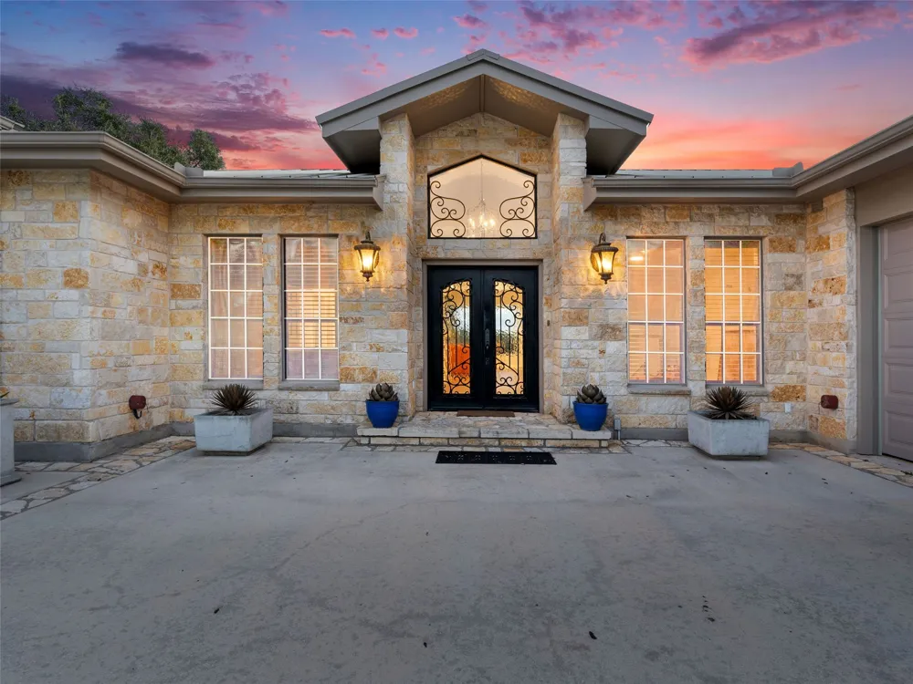 110 Kingsbury Canyon Lake, TX 78133