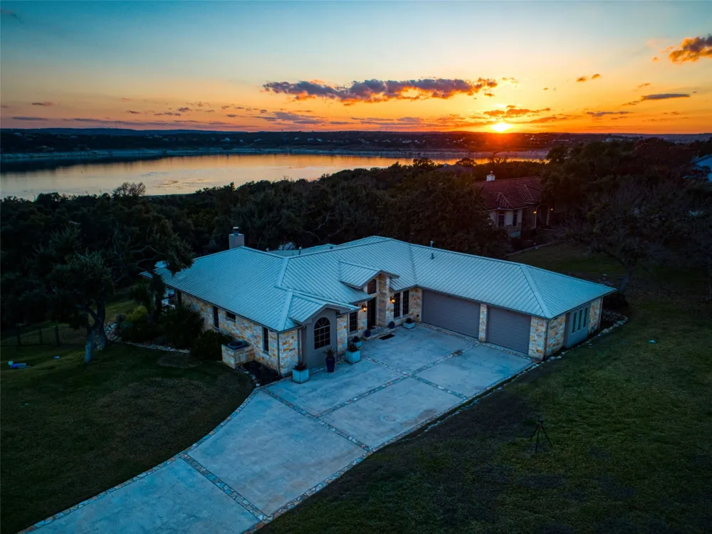 110 Kingsbury Canyon Lake, TX 78133