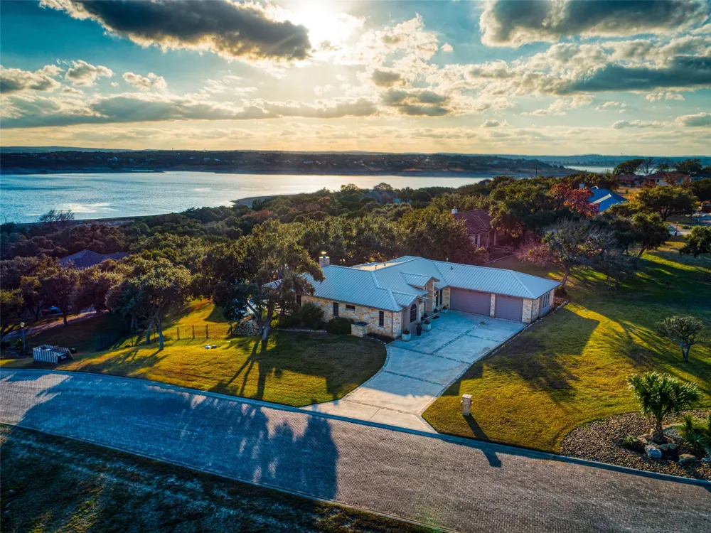110 Kingsbury Canyon Lake, TX 78133