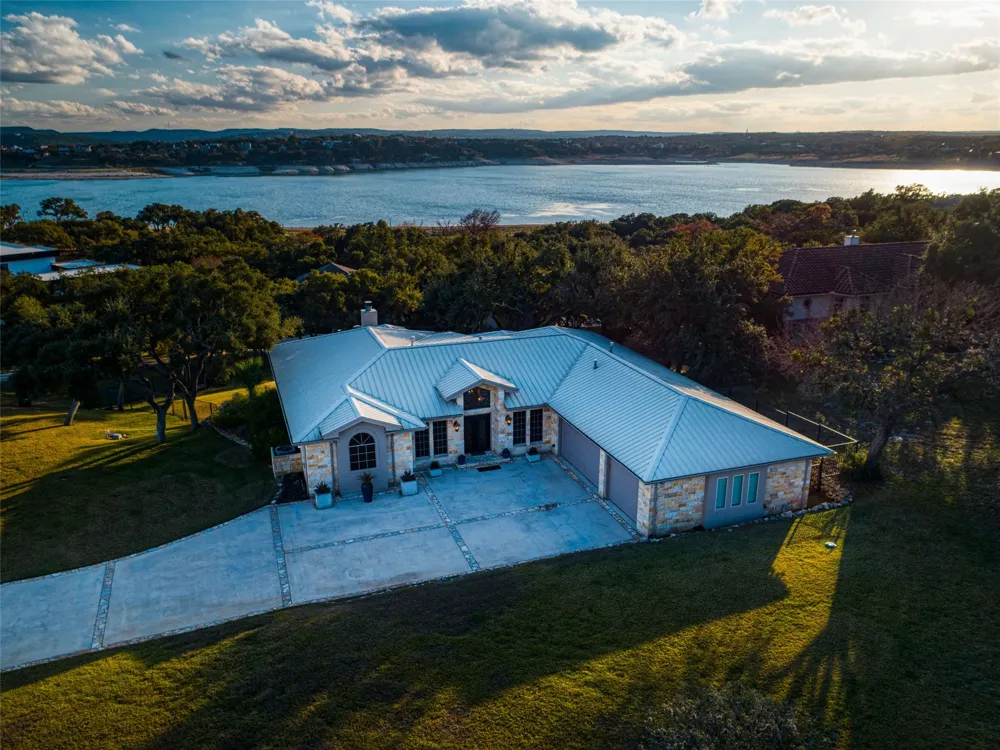 110 Kingsbury Canyon Lake, TX 78133
