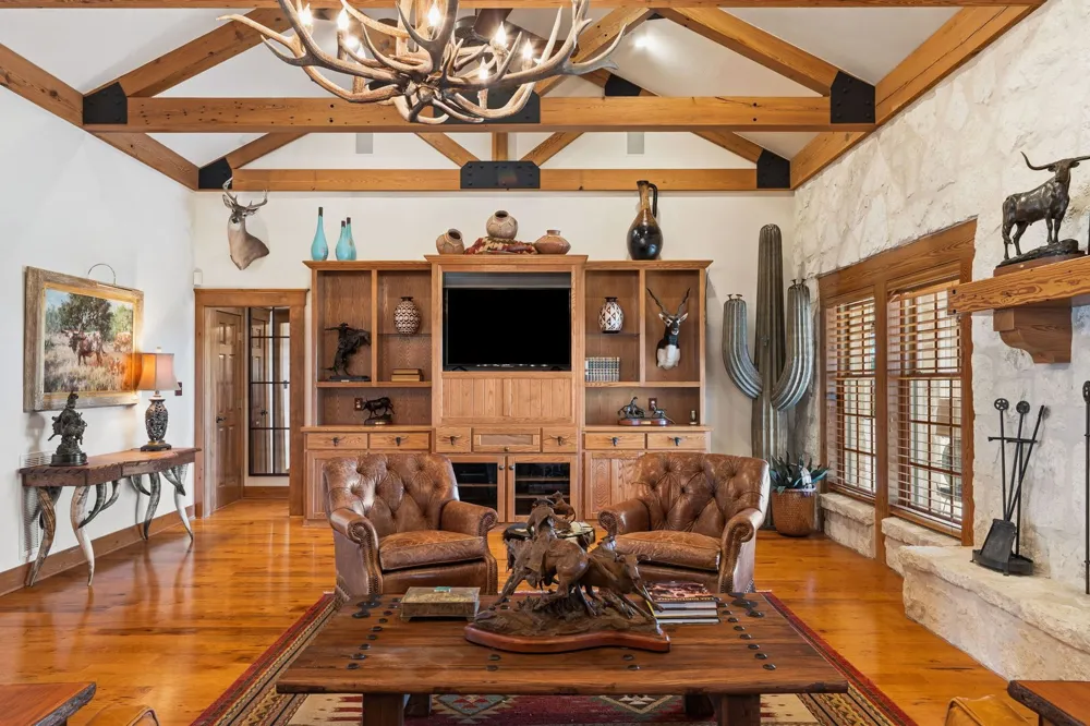 521 Bluff Creek Road Road Center Point, TX 78010