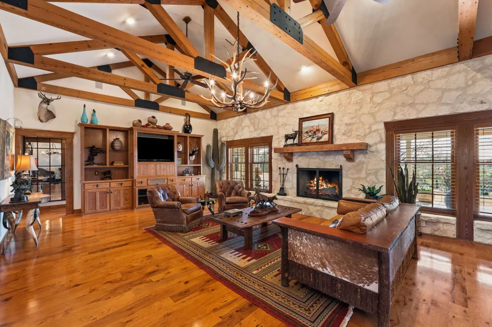 521 Bluff Creek Road Road Center Point, TX 78010