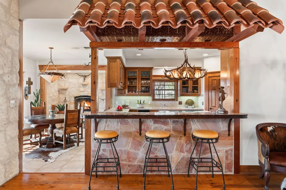 521 Bluff Creek Road Road Center Point, TX 78010