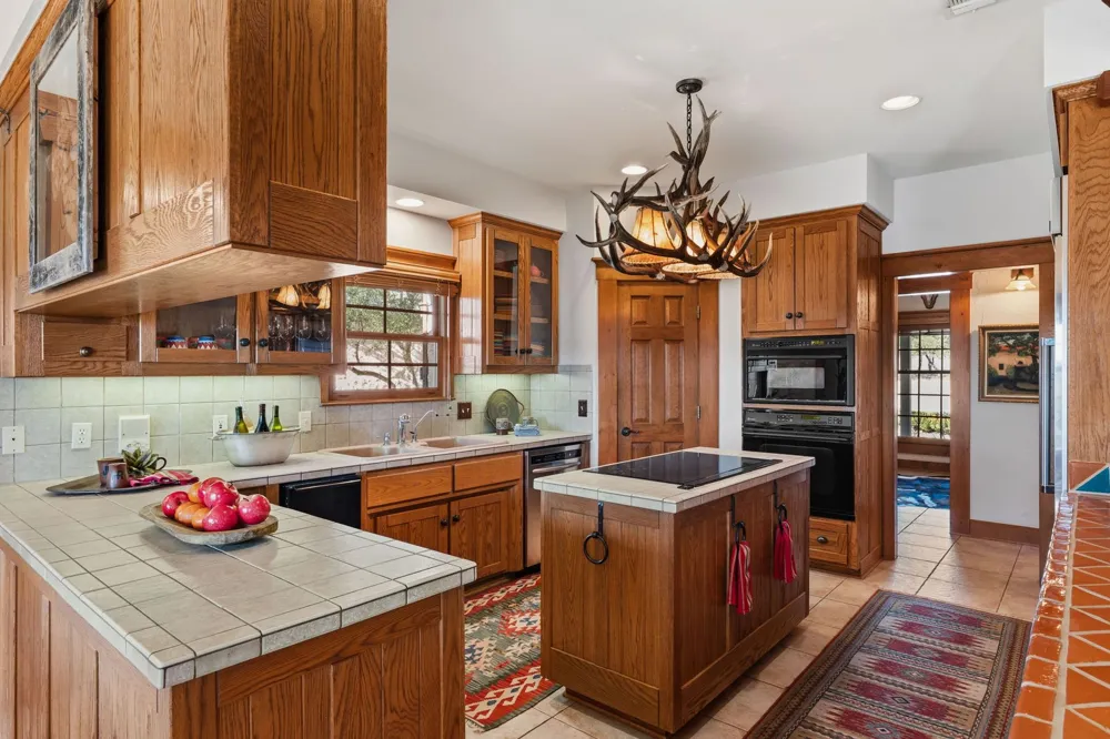 521 Bluff Creek Road Road Center Point, TX 78010