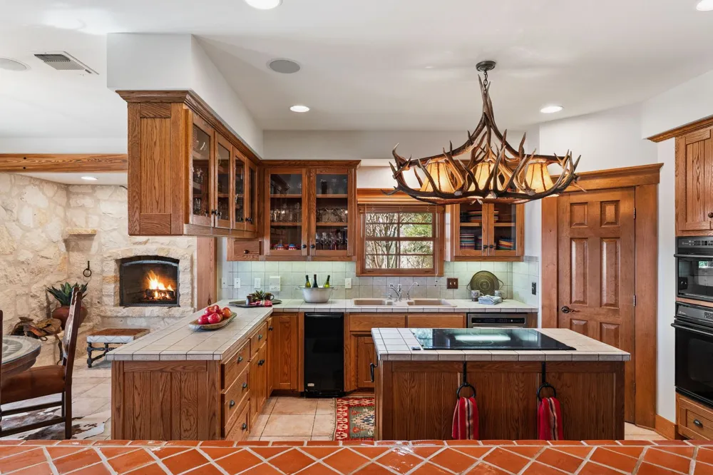 521 Bluff Creek Road Road Center Point, TX 78010