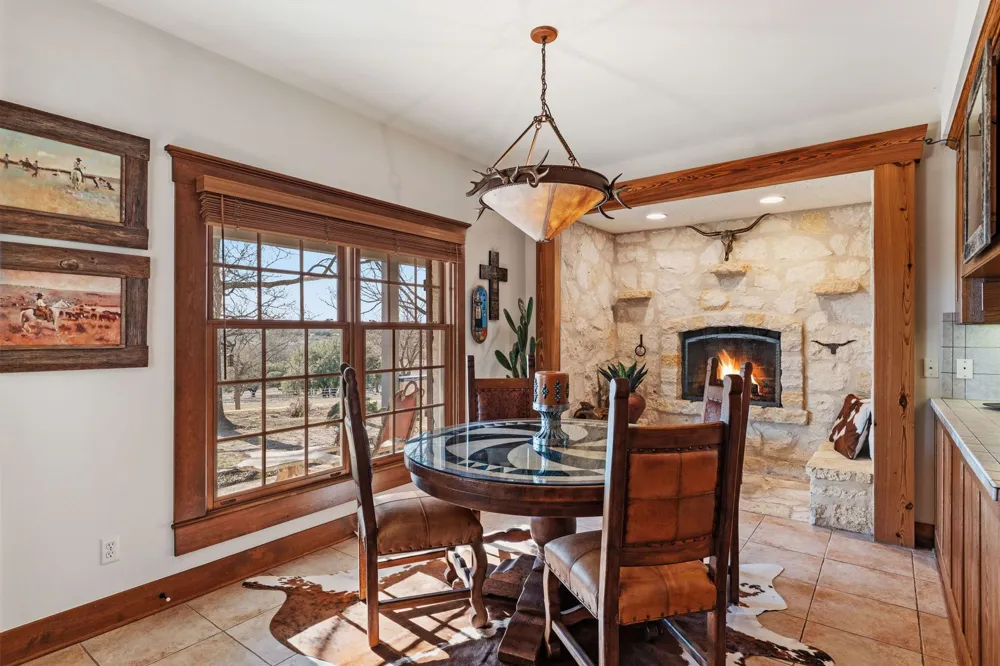521 Bluff Creek Road Road Center Point, TX 78010