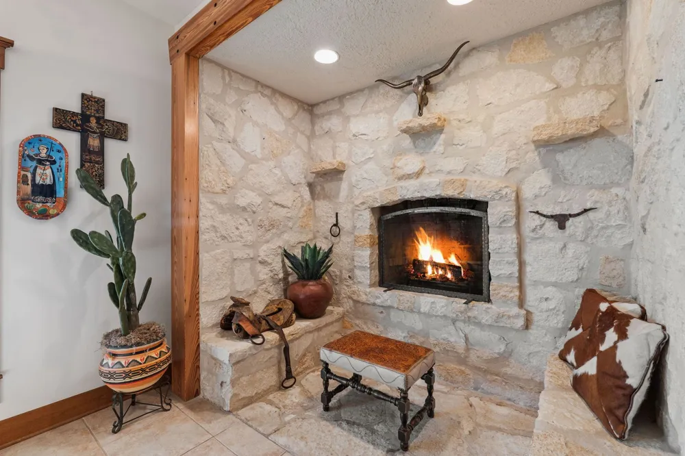521 Bluff Creek Road Road Center Point, TX 78010