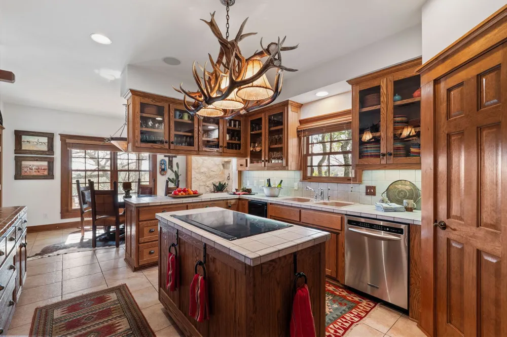 521 Bluff Creek Road Road Center Point, TX 78010