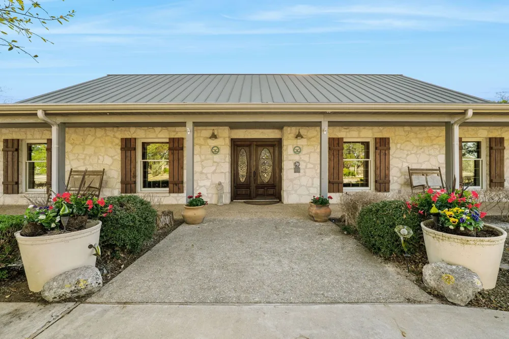521 Bluff Creek Road Road Center Point, TX 78010