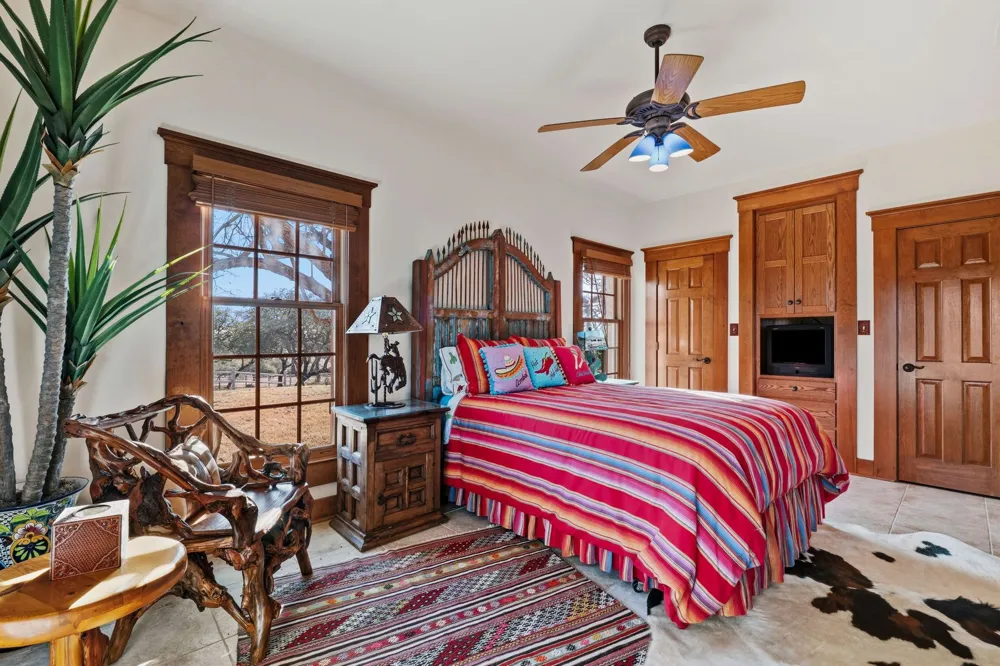 521 Bluff Creek Road Road Center Point, TX 78010