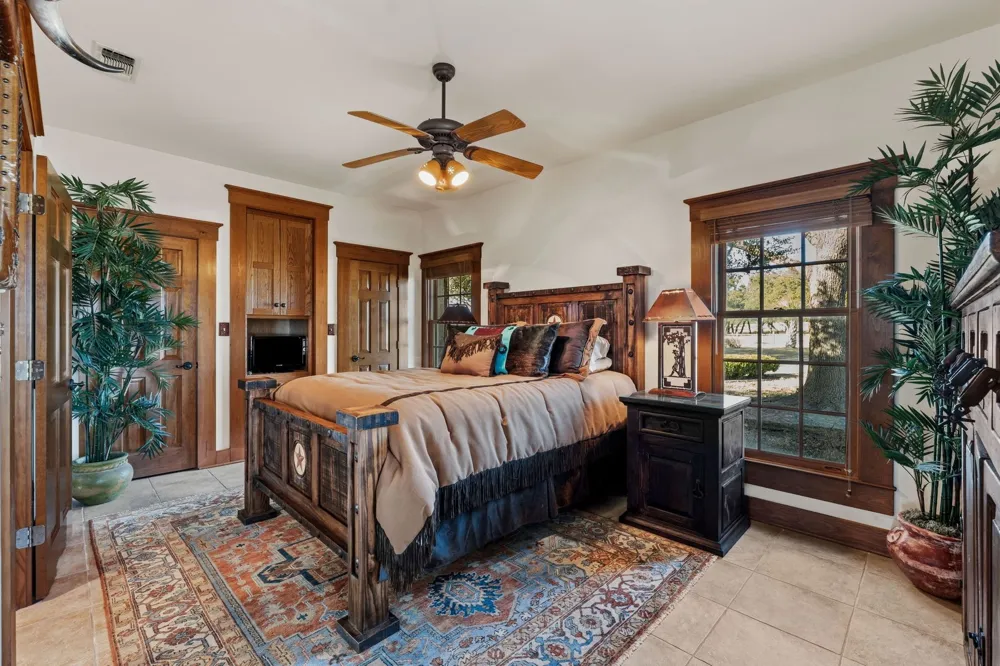 521 Bluff Creek Road Road Center Point, TX 78010