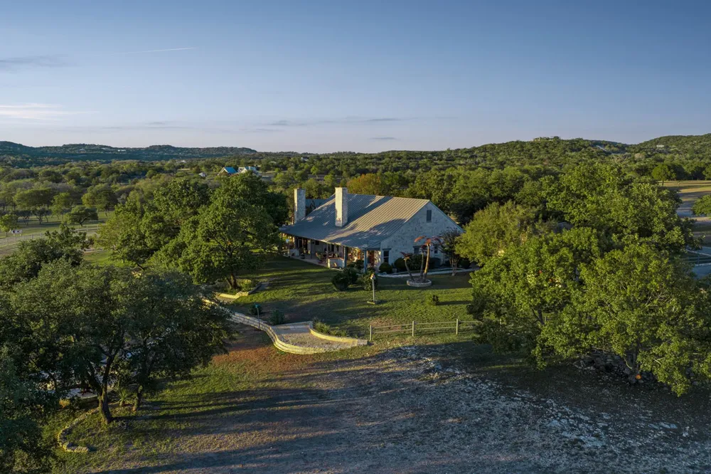 521 Bluff Creek Road Road Center Point, TX 78010
