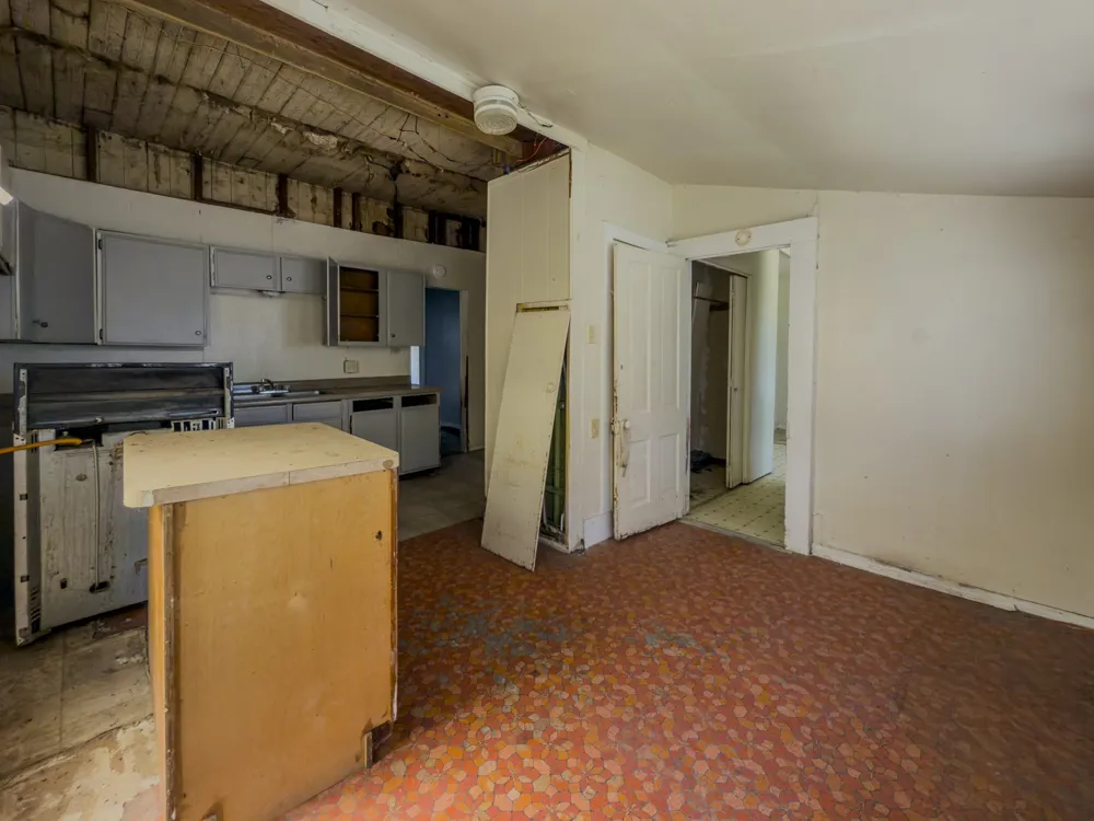 302 E Crockett Street Luling, TX 78648