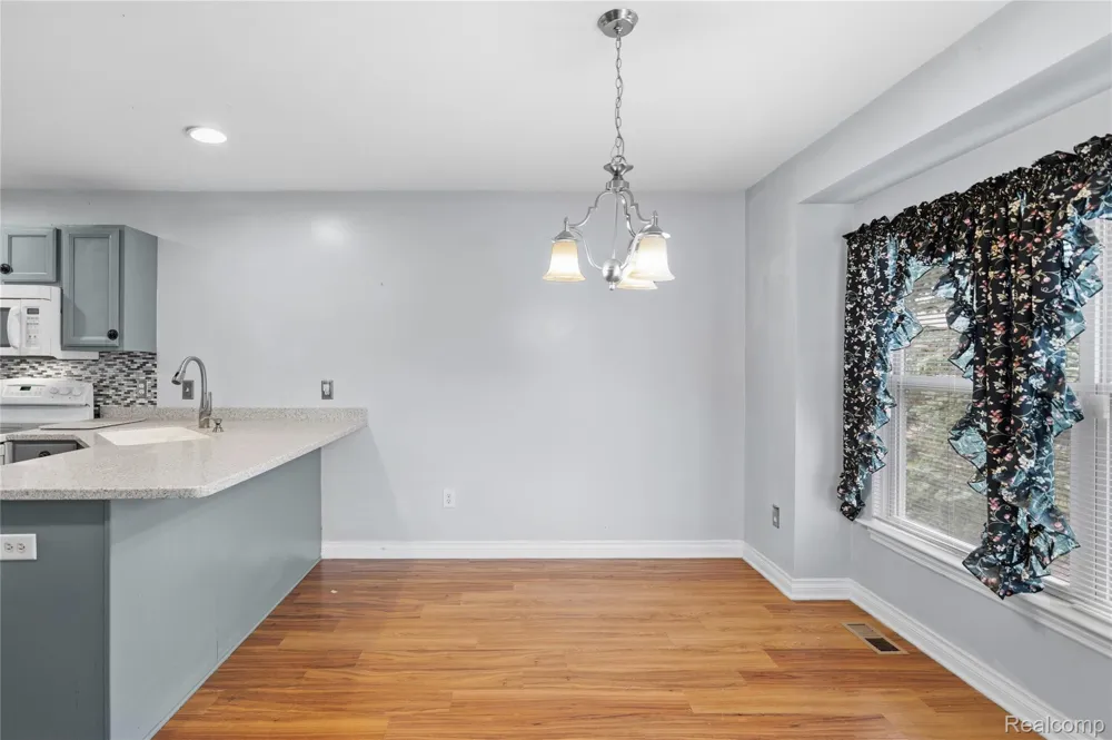 1130 Creekside Court Burton City, MI 48509