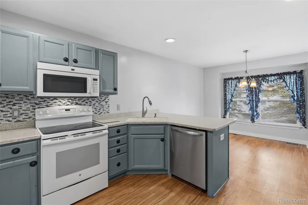 1130 Creekside Court Burton City, MI 48509