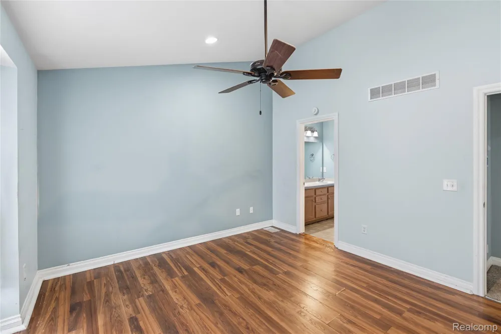 1130 Creekside Court Burton City, MI 48509
