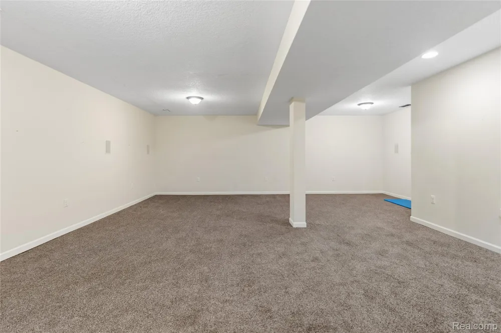 1130 Creekside Court Burton City, MI 48509