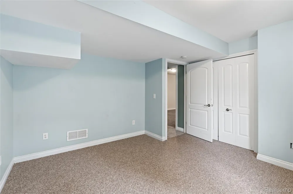1130 Creekside Court Burton City, MI 48509