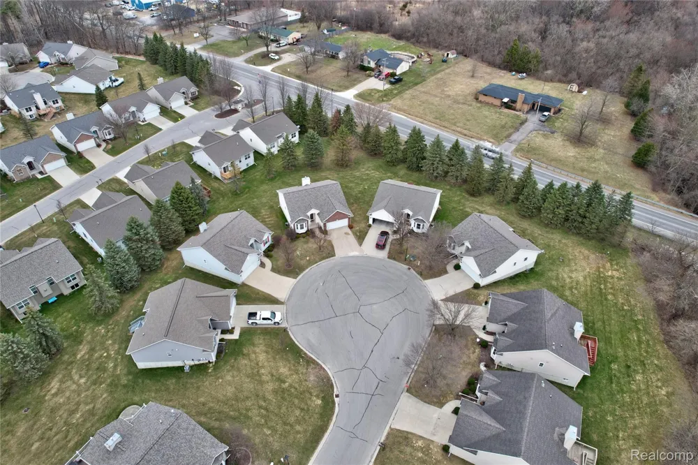 1130 Creekside Court Burton City, MI 48509