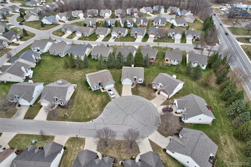 1130 Creekside Court Burton City, MI 48509