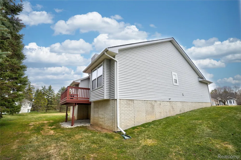 1130 Creekside Court Burton City, MI 48509