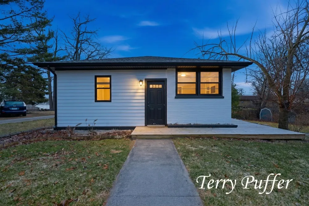 1559 Glenwood Avenue Laketon Township, MI 49445