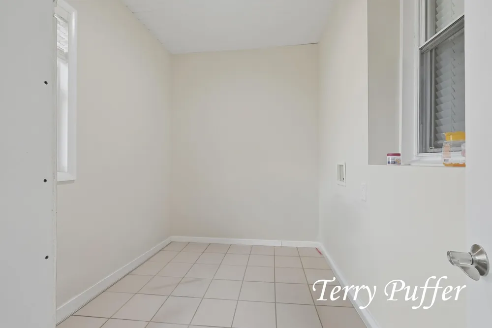 1559 Glenwood Avenue Laketon Township, MI 49445