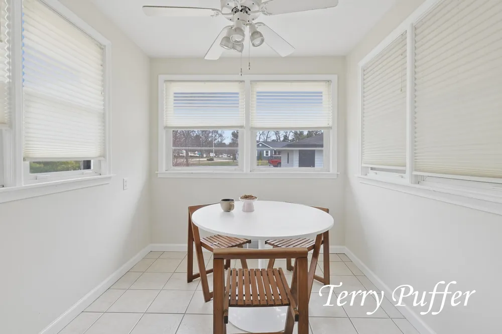 1559 Glenwood Avenue Laketon Township, MI 49445