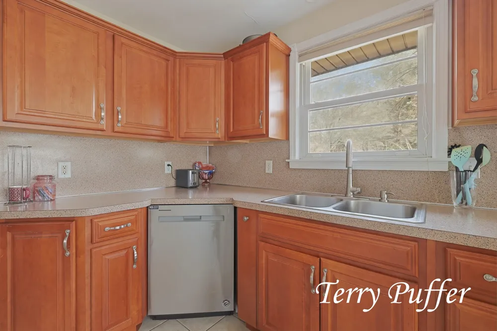 1559 Glenwood Avenue Laketon Township, MI 49445
