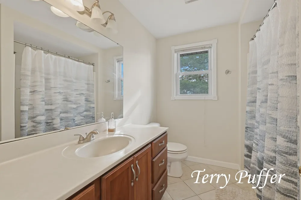 1559 Glenwood Avenue Laketon Township, MI 49445
