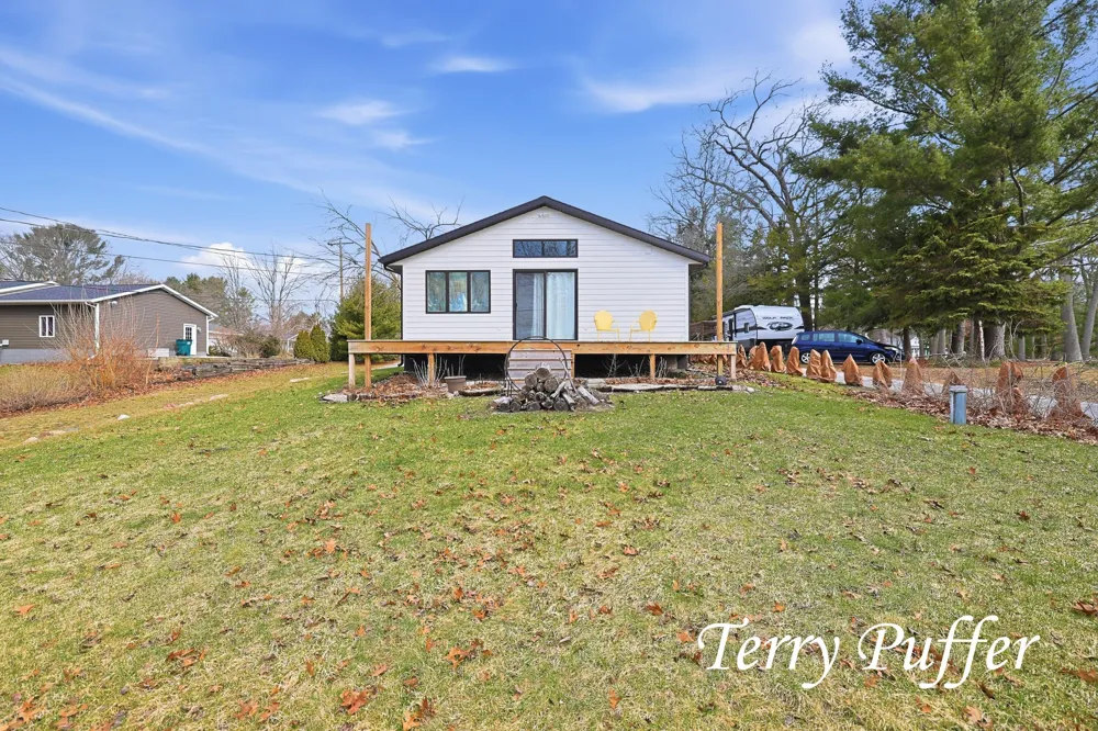1559 Glenwood Avenue Laketon Township, MI 49445