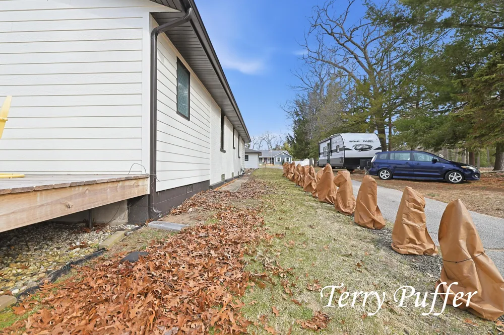 1559 Glenwood Avenue Laketon Township, MI 49445
