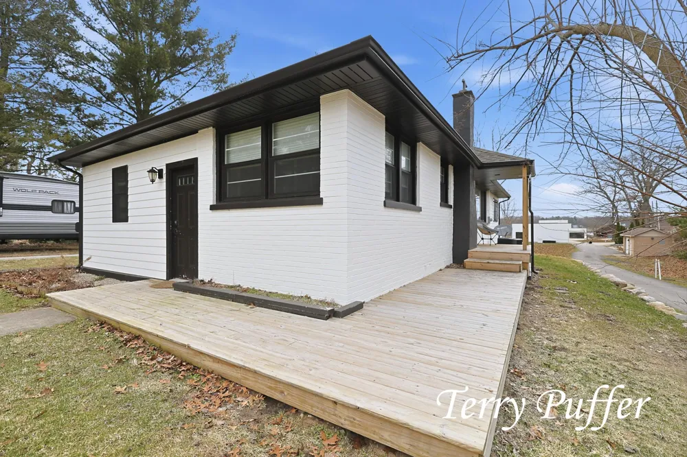 1559 Glenwood Avenue Laketon Township, MI 49445