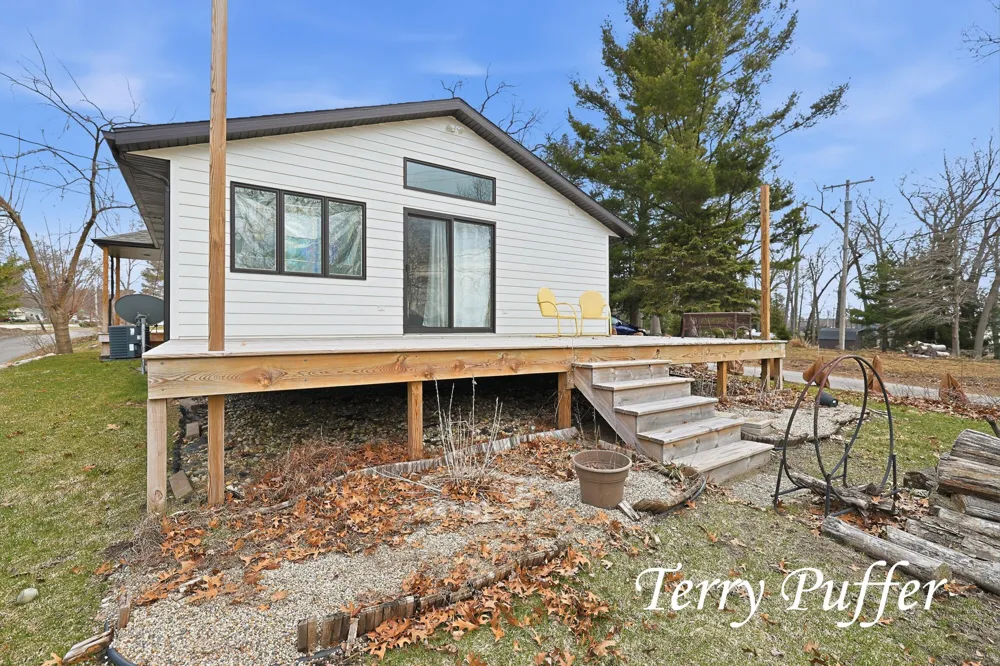 1559 Glenwood Avenue Laketon Township, MI 49445